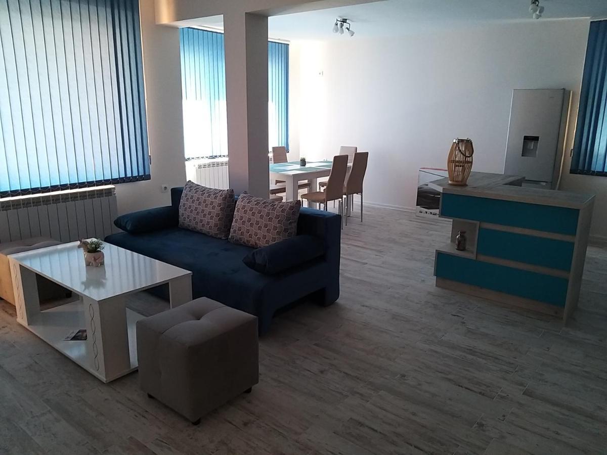 Апартамент Трапезица Скай Veliko Tŭrnovo Exterior photo