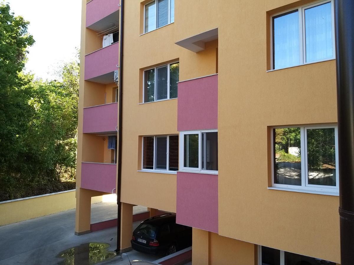 Апартамент Трапезица Скай Veliko Tŭrnovo Exterior photo